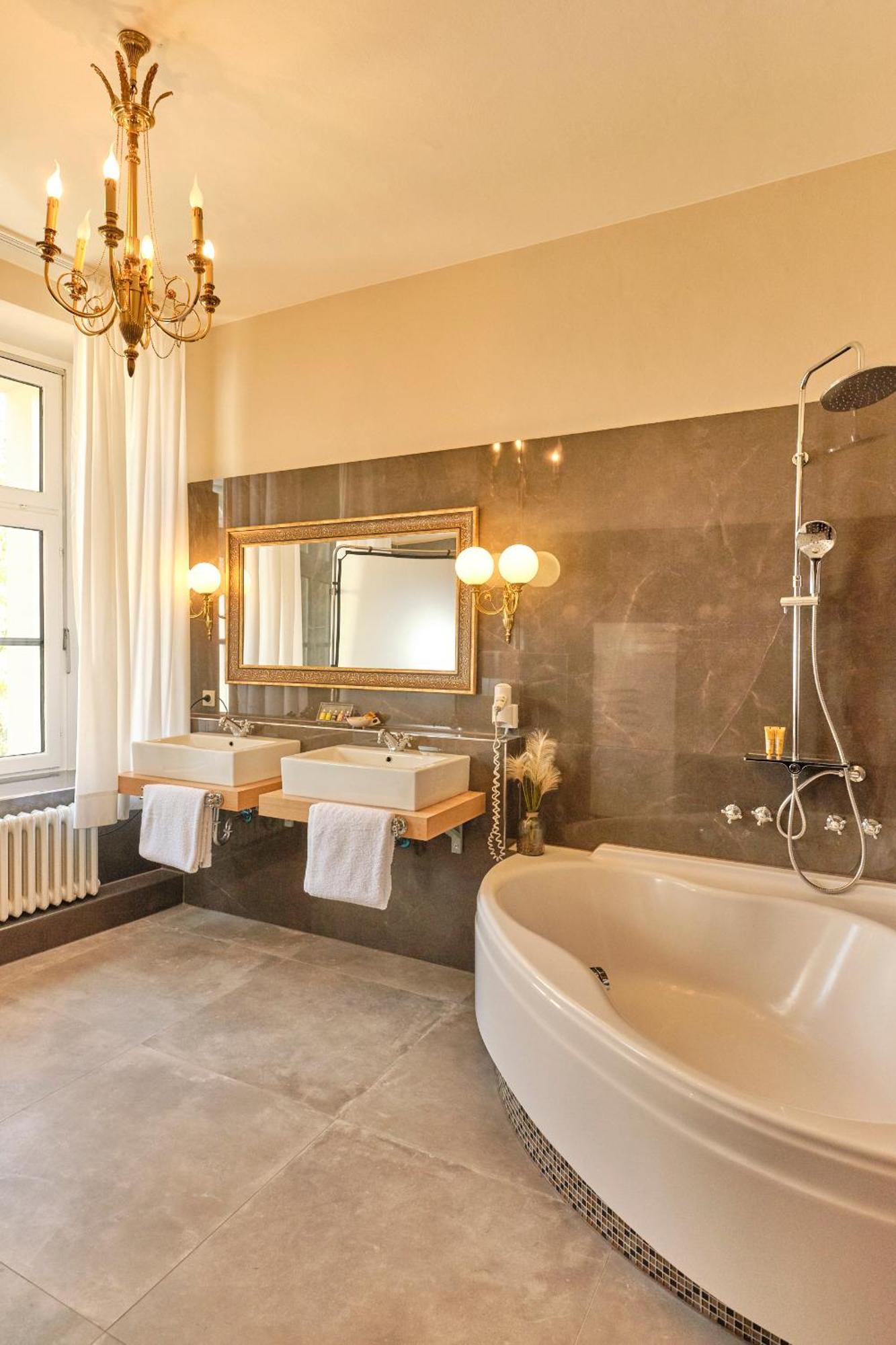 קסנטן Hotel Van Bebber מראה חיצוני תמונה